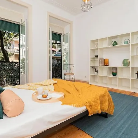 Explore Vibrant Near Arroios شقة *